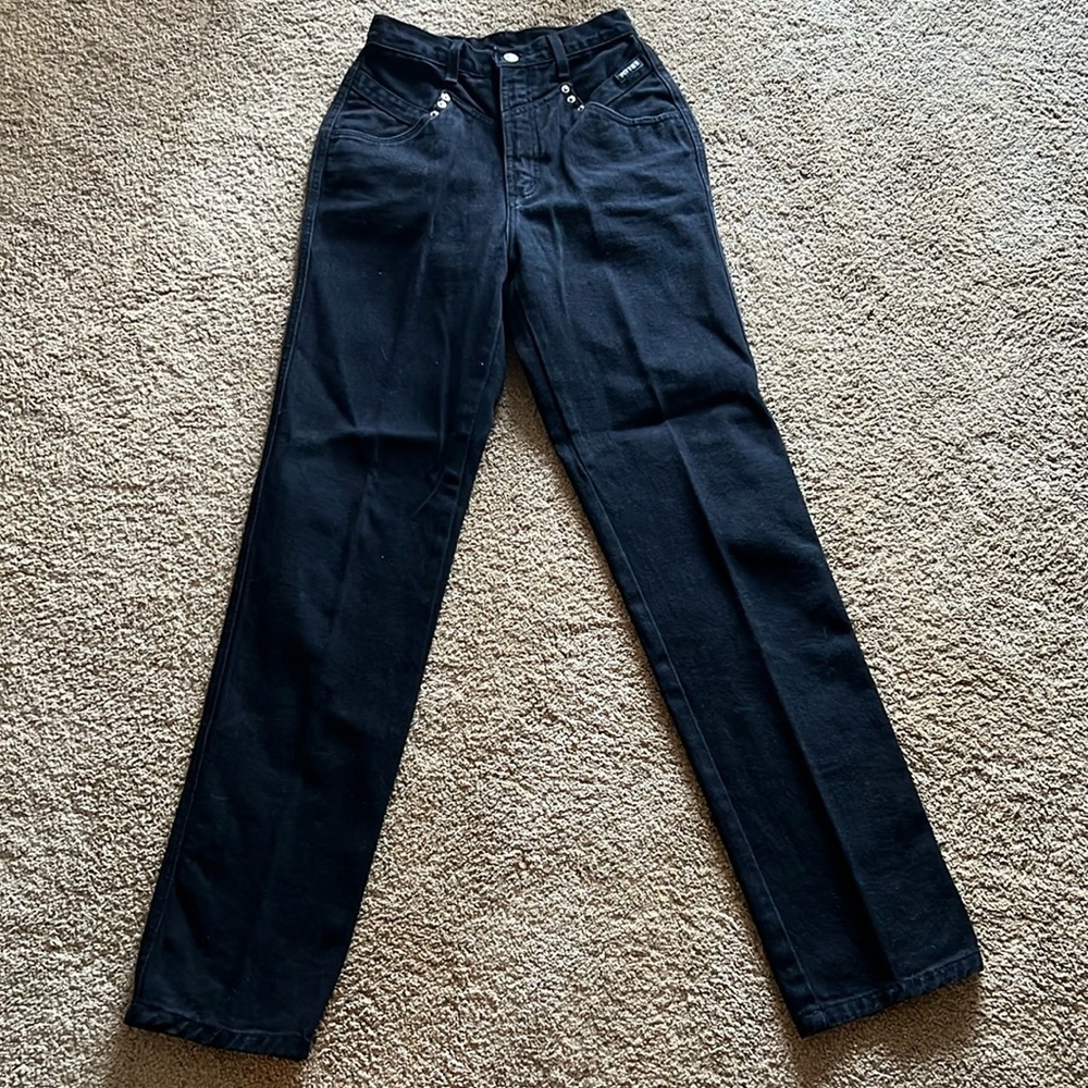 Women’s size 5/6 authentic Rockies black denim 100% cotton.